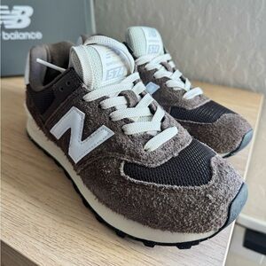 New Balance Women’s Brown Sneakers